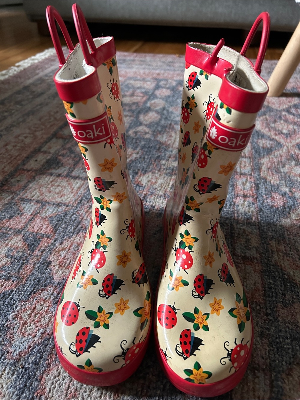OAKIE Kids Cream and Red Ladybug Rain Boots . Missing one loop… see photo